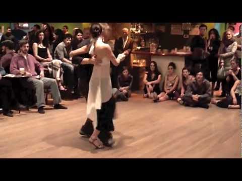 Mila Vigdorova & Santiago Steele dance 'Milongueando en el 40' @ Tango Cafe