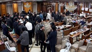 הרב אלבז – שיעור המוסר השבועי – פרשת בא תשפ"ה (מוסדות אור החיים) - התמונה מוצגת ישירות מתוך אתר האינטרנט יוטיוב. זכויות היוצרים בתמונה שייכות ליוצרה. קישור קרדיט למקור התוכן נמצא בתוך דף הסרטון