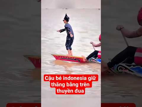 Cậu bé 11 tuổi giữ thăng bằng và nhảy múa theo cảm hứng trên thuyền đua #tintuc #new #shortvideo