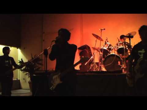 FIXION - MI DEPRESIÓN  (Concierto en Ica) 23-04-2011