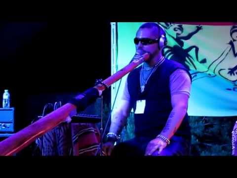 Mack Yidhaky - LIVE Didgeridoo in Spain / Festribalico 2013