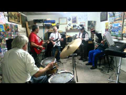 Estremecete - Elvis Presley