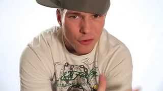 Novi Novak - Don't Compare'm (Official Music Video)