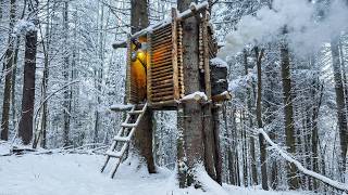 Elevated Tree Cabin Built in Bad Weather | Safe from Predators and Snow