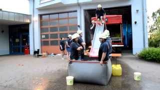 preview picture of video 'Cold Water Challenge Freiwillige Feuerwehr Michelbach an der Bilz - 28.05.2014'