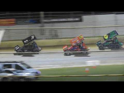 RE Start of the A Main for Sprintcars at Warrnambool until a 2ND yellow light caution 1.1.2018.