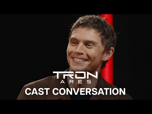 Cast Conversation with Gillian Anderson and Evan Peters