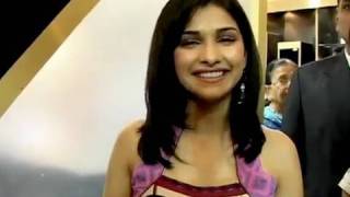 Prachi Desai goes glamourous at jewelry inauguration