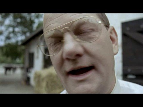 Dansk reklamfilm - Jag spelar bank mannen som tar hästen för det unga paret ochrider iväg med den.