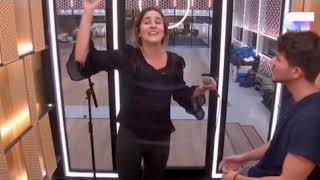 Carlos y Marilia cantan "lucky"