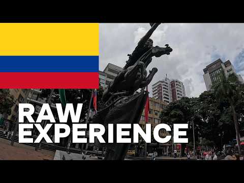 🇨🇴 Pereira Vlog: The weirdest Simon Bolívar Statue Ever?