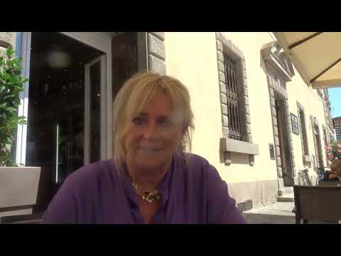 Un caffè con Cinzia Cerdini in Piazza Duomo a Pistoia