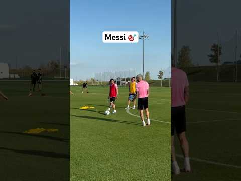 Messi showing off his skills 👀