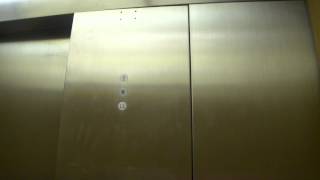 preview picture of video 'Junky Otis Lexan Elevator at the Huntington Public Library, Huntington, NY'