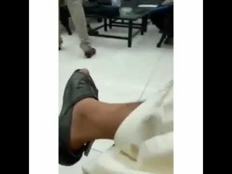 DG KDA office may kDA media coordinator  akram sattar or MNA PTI Alamgir k darmiyan hatha paai ki vi