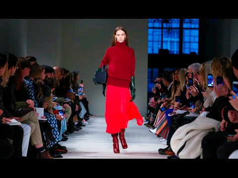 , title : 'Victoria Beckham | Fall Winter 2017/2018 Full Fashion Show | Exclusive'