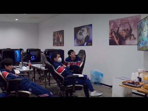 PSG.LGD watching TS.Yatoro rampage against Team Secret #dota2