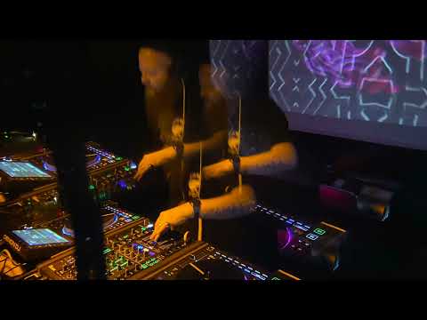 The Widdler X Nonames - Coughie X Dads and Mums feat. Roachee and Killa P (Aceys chilled Fun Mashup)