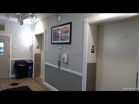 🛗 Elevator at La Quinta Inn & Suites by Wyndham Fort Walton Beach, Florida.