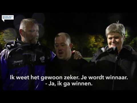 G-voetballer Benjamin, de knuffelbeer van SJS