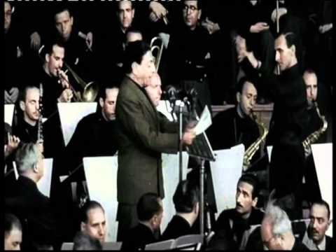 Tito Schipa sings for the italian soldiers during WWII.