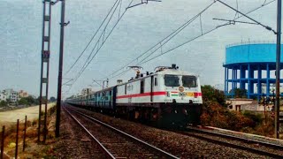 preview picture of video 'Rescue Mission | 89Yr's Old Legendary Grand Trunk Express Speeds Past Nagpur Outers with LGD WAP7 |'