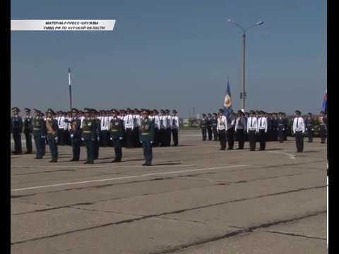 В Курск въезжает тяжелая военная техника