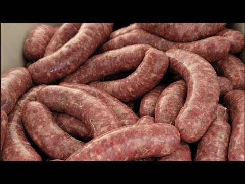 HOW TO MAKE VENISON BRATS (BRATWURST)