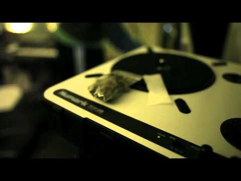 Ski Beatz Ft. Curren$y - Fly By