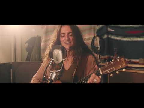 Chloe Kimes - I'll Be Going | Living Room Session