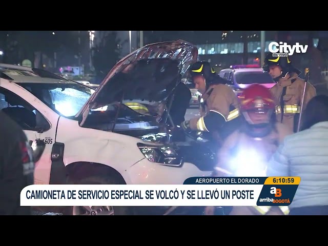 Aparatoso accidente al ingreso del aeropuerto El Dorado: camioneta de servicio se volcó