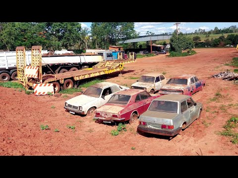 O incêndio destrói vários carros de um colecionador em Sandovalina São Paulo