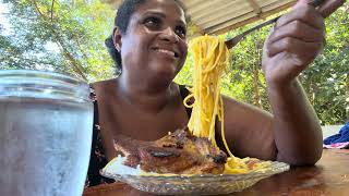 COMENDO BISTECA 🥩 DE PORCO 🐷 COM MACARRÃO E ARROZ pimenta 🫑 Comida de Roça 