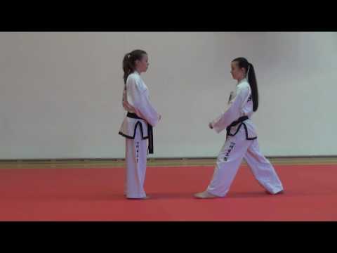 Sambo matsogi - gunnun so nopunde ap jirugi ; Three step sparring - walking stance high front punch