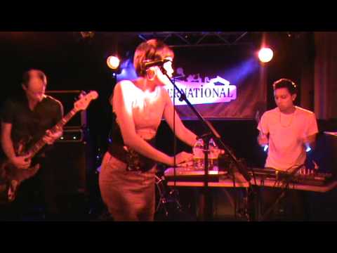 THESE ARE POWERS - Easy Answers (02-08-2010, Live à l'International, Paris)