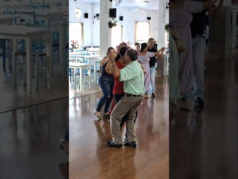 no Valdir Trentin clube do Vovô em Chopinzinho no Paraná.Brasil #shotrs #baile #dancarinos #dança .
