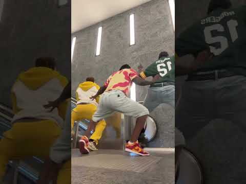 Sacodee - Scró Que Cuia feat M.I.K,GIANT, TYSON(Já disponível) #scroquecuia #sacodee