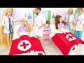 Dolls go to Hospital in ambulance -Sitcom for All Krankenwagen Enfermeira دمى الطبيب Médecin Perawat