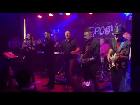 One Foot in the groove   One Step Beyond (Madness)