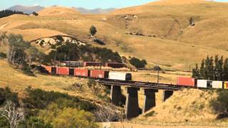 preview picture of video 'KiwiRail Train 240 at Turangarere - 10MAR13'