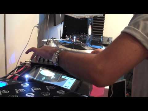 Ipad tonetable scratch by Dj Sub Zero (www.djsubzero.com  twitter.com/djsubzero)