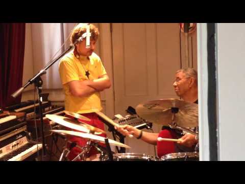 "Mikrojazz": Jack DeJohnette shows drums