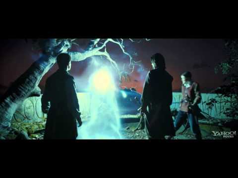 Watchmen (Clip 'Rooftop Rescue')