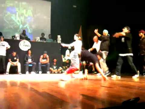 BATALHA NA VILA 2011 - STREET BREAKERS CREW vs GANG STYLE
