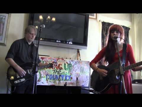 LISA BOUVIER - You'll be on your own (Going Up The Country Festival, Congleton - UK) (7-6-2014)