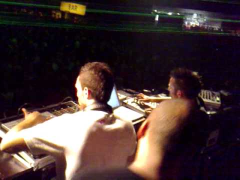 Noize Suppressor (Live) ft. Da Mouth Of Madness @ InQontrol 2009 (Backstage)