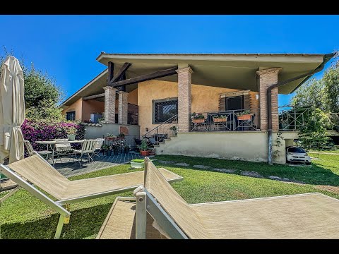 Villa Bifamiliare con ampio giardino in vendita a Roma Infenetto rif 151 24