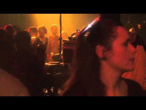 ABA SHANTI I play WAIT A MINUTE SISTA AISHA  : DUB IT