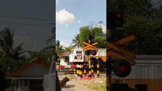 Download lagu Sirine JPL 355 Kedungbanteng - KA GBMS #keretangebut #perlintasan #train #masinis #railroadcrossing mp3 Download lagu Sirine JPL 355 Kedungbanteng - KA GBMS #keretangebut #perlintasan #train #masinis #railroadcrossing mp3