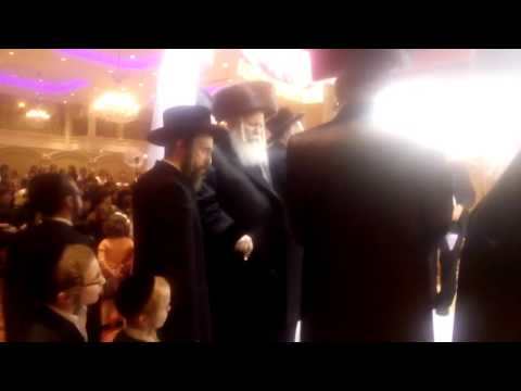 Bobover Rebbe R' Bentzion Mesader Kiddushin - Sivan 5776